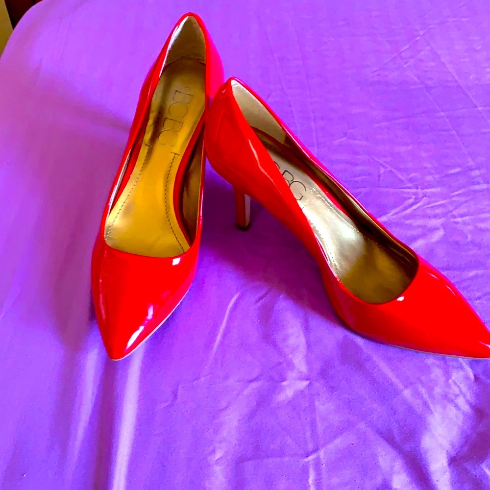BCBG PARIS “Practically BRAND NEW RED PUMPS!